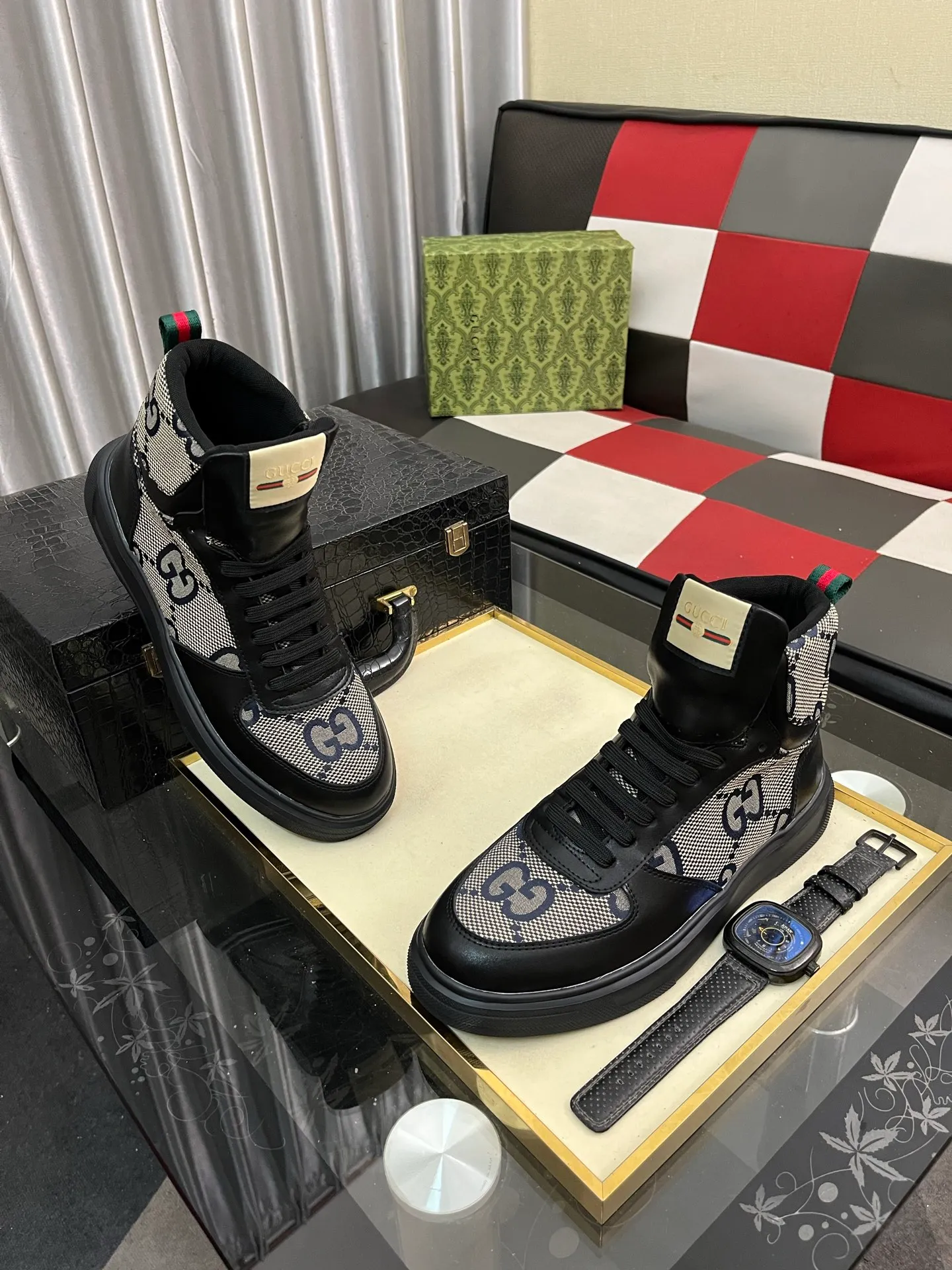 Men's shoes 💰440⌚️⌚️ Gucci •Gucci original quality. ~ Unique modern style sneakers. 🏃A must-have casual shoe for trendy men😍😍 Original brand imported from Italy, imported original leather, sheep lining (refuses to discolor and grind feet) Sole: Original sole provided by the original factory, French lazy style design ⚠️Fit to the feet, original quality attached, super comfortable original sole, size: 38-443️⃣Colors available